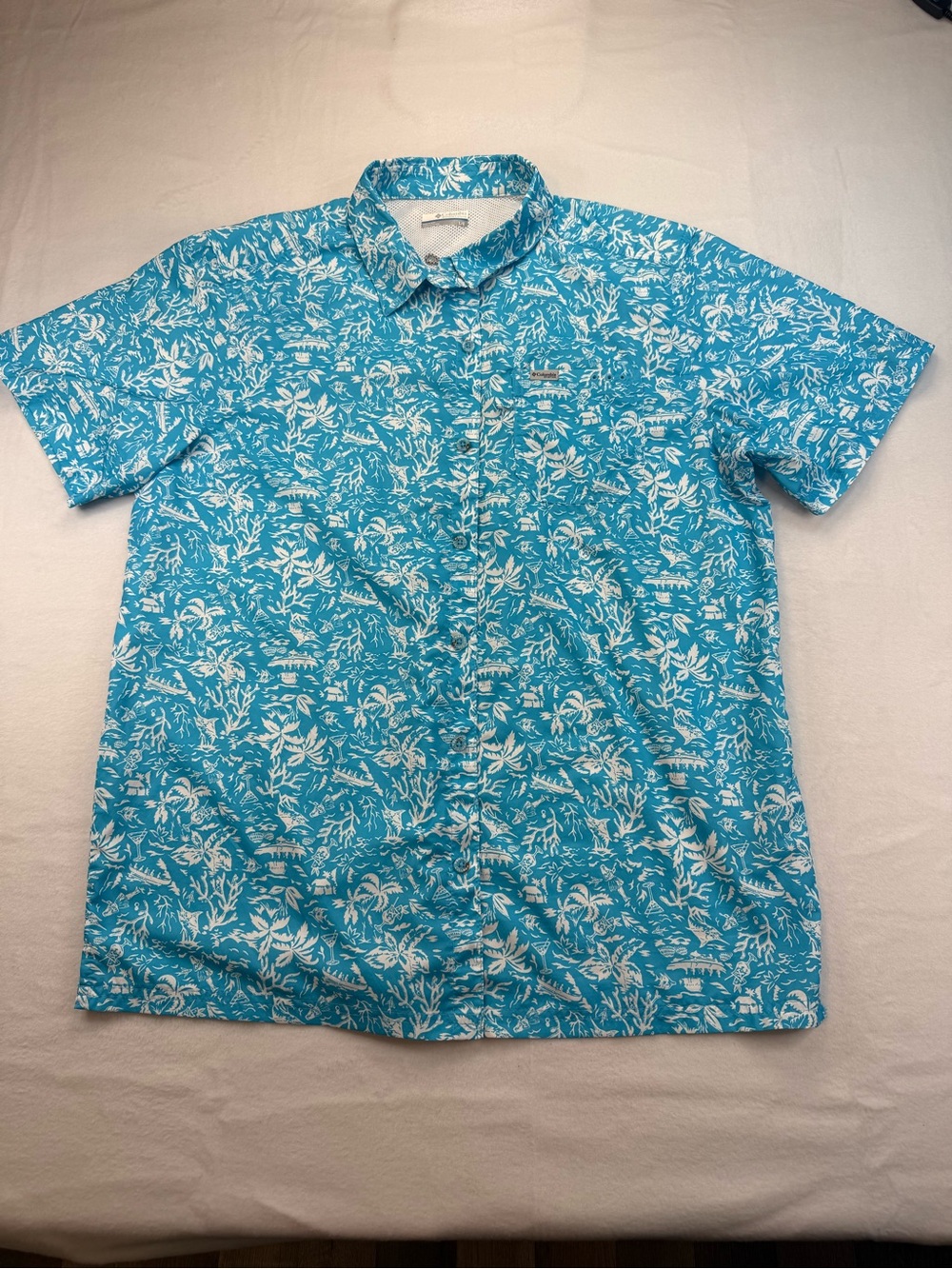 Columbia Turquoise and White Floral Short-Sleeve Button-Down Shirt